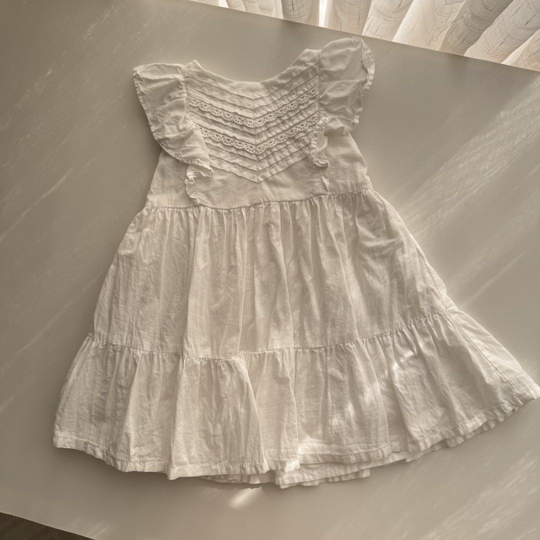 Oshkosh White Dress (Category: Babies & Kids Fashion) located in Pasay City. Submitted by littlebebekidsstuff (Listing ID 1467854626, Image 1). Description: Size: 18m on tag.