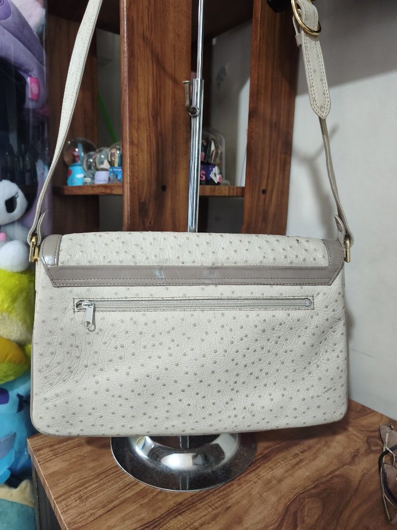 Ostritch Bag (Category: Shoulder Bags) located in Quezon City. Submitted by uydaisy1979 (Listing ID 1467849544, Image 3). Description: sign of usage s.