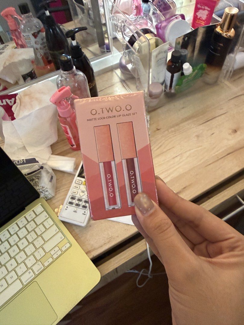 Otwo matte lock 2 pcs (Category: Makeup) located in Manila. Submitted by mamaansshop (Listing ID 1467912691, Image 1). Description: Brand new .