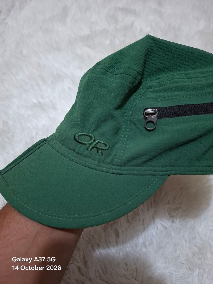 Outdoor Research Ferrosi Radar Cap (Category: Caps & Hats) located in Manila. Submitted by thriftfinds_tagum (Listing ID 1467979693, Image 3). Description: Outdoor Research Ferrosi Radar Cap Like new condition Size: S/M adult Ultra Light Cap Ideal for Trekking/Running Water Repellent ✅ Foldable brim, pwede nyo lang ibulsa ✅ Garterized ✅ 🏷️380.00.