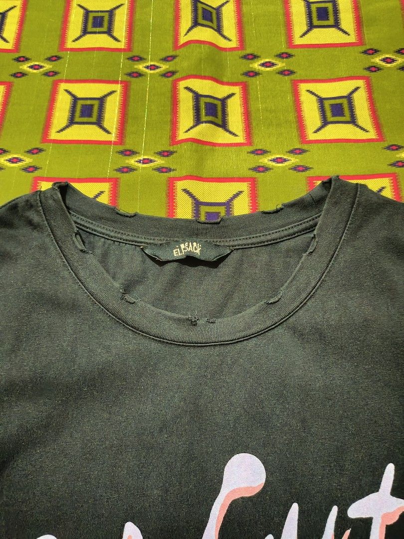 Oversized Distressed Elfsack Black Tee (Category: Tshirts & Polo Shirts ) located in Lapu Lapu. Submitted by rebuild.arkives (Listing ID 1467930271, Image 3). Description: Oversized Distressed Elfsack Black Tee ‎ ‎📏 Size Guide (Inches): ‎Length: 30 ‎Width: 22.5 ‎ ‎Color: 10/10 ‎Condition: 10/10 ‎Issue: None ‎📝 Heads up: ‎• This is a thrift item so please manage your expectations. ‎• Color may slightly differ due to lighting. ‎• Washed and ready