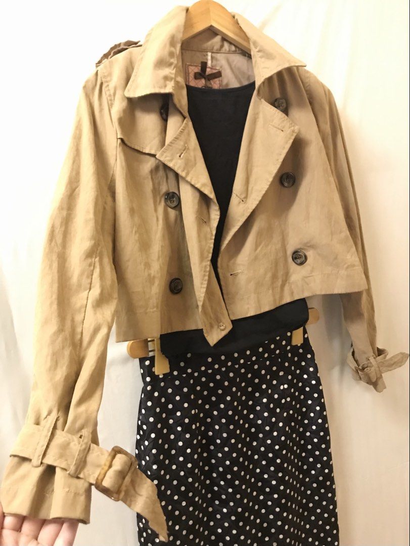 Oversized hanging trench coat (Category: Coats, Jackets and Outerwear) located in Manila. Submitted by 414studio (Listing ID 1468041099, Image 3). Description: Medium Fits small to medium Perfect for rainy weather, spring season In good condition.