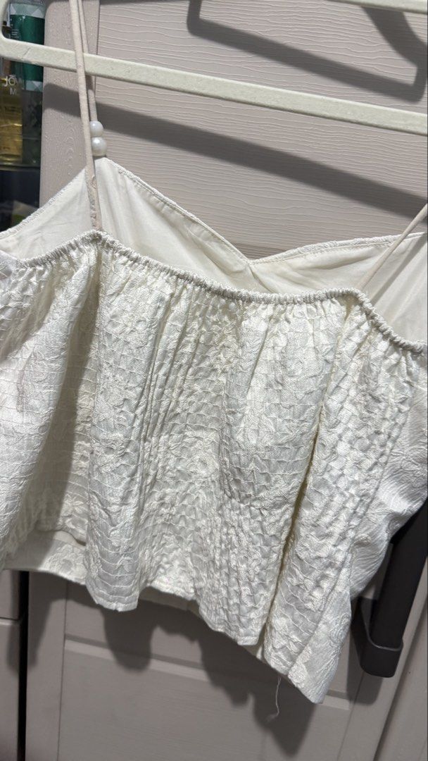 Padded Intricate Vintage Top (Category: Sleeveless) located in Quezon City. Submitted by dinesaur (Listing ID 1468031543, Image 3). Description: M-L, smock back.