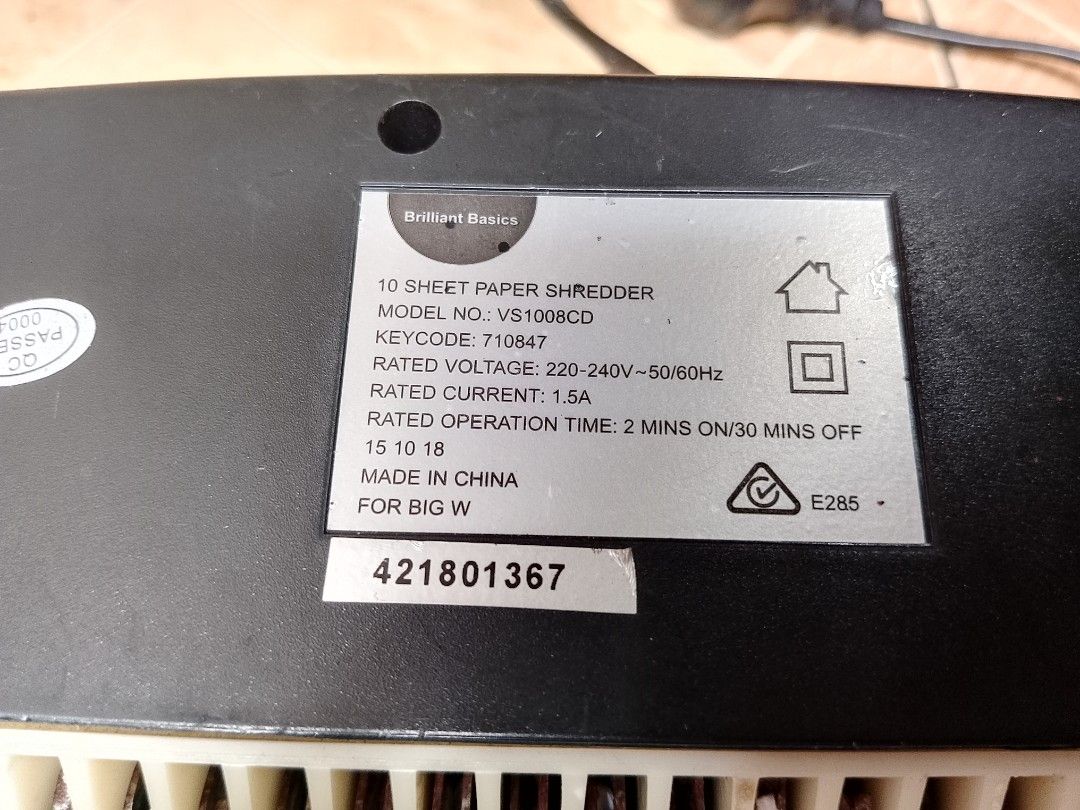 Paper shredder machine (Category: Announcements) located in Muntinlupa City. Submitted by jhunshop93615 (Listing ID 1468018616, Image 2). Description: good running condition issue :No paper bucket.