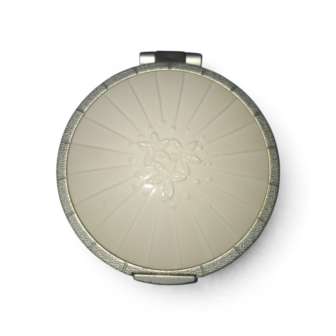 PAUL&JOE CONPACT MIRROR (Category: Announcements) located in Cavite. Submitted by annek_annek (Listing ID 1467971750, Image 1). Description: IN GOOD CONDITION ( USED) MIRROR COMPACT (HANDY) PLEASE SEND ME A MESSAGE FOR MORE DETAILS. Note: PLEASE DO MANAGE OUR EXPECTATION ITEMS ARE STILL FROM JAPAN SURPLUS. -ITEMS ARE FROM JAPAN AUCTION,BIDDING PLEASE DO MANAGE OUR EXPECTATION. -NO RETURN NO EXCHANGE POLICY -UNLESS ITEMS HAS A BIG DAMAGES. MOP : B