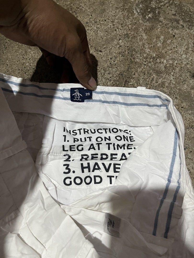 PENGUIN SHORT TRIPLE WHITE (Category: Shorts) located in Santa Cruz. Submitted by youngearth.c72f95 (Listing ID 1468058838, Image 3). Description: LIKE NEW CONDITION NO ISSUE SIZE -29.