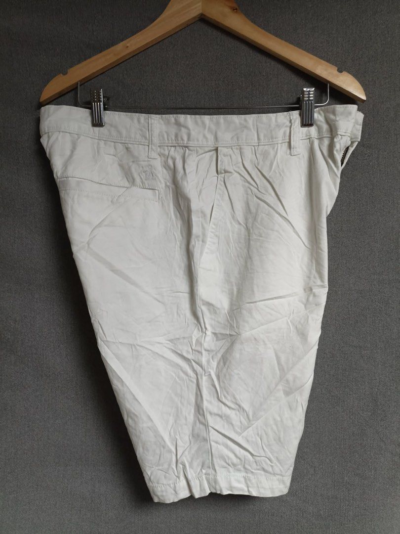 PENGUIN WALK SHORT ASPACK (Category: Shorts) located in Cabuyao City. Submitted by ukaythriftshirt (Listing ID 1467952550, Image 2). Description: Penguin Walk Short White Fresh from bale Excellent condition Waist 34-35 Length 20 Color rate 9/10 No hard issue need wash only Penguin Walk Short Khaki Fresh from bale Excellent condition Waist 38 Length 20 Color rate 9/10 No hard issue need wash only ASPACKKK 1K.