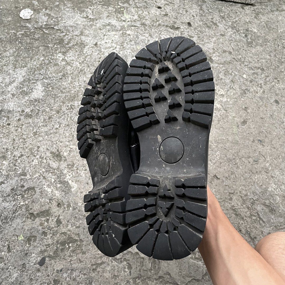 Penny Glossy Loafers (Category: Dress Shoes) located in Manila. Submitted by jem_miah (Listing ID 1468011264, Image 3). Description: Size 39 - 25 inches Valenzuela loc.