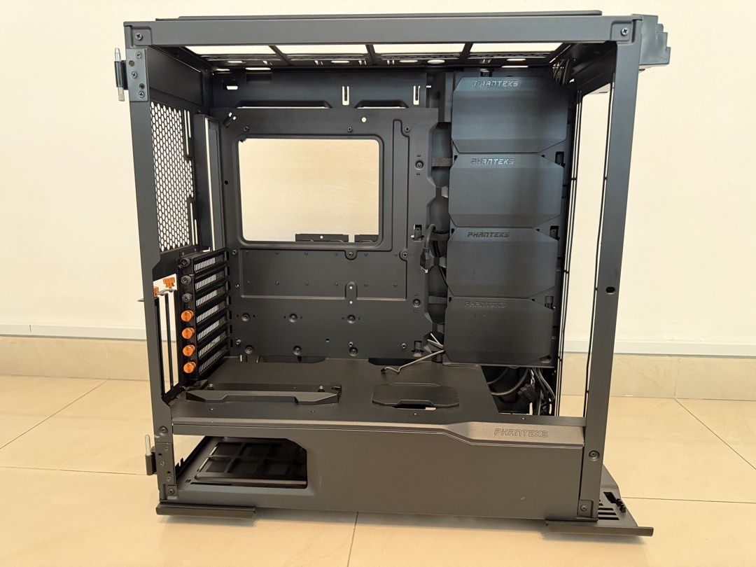 Phanteks Enthoo Evolv X Glass PC Case Black (Category: Computer Parts) located in Singapore. Submitted by Rogmeta (Listing ID 1467923732, Image 2). Description: Casing as per photo, I’ve just done a deep cleaned of it, should be as dust-less as I can manage. The black metal has spotting, other than that all is great condition. Accessories are all in except the tool kit which I cannot find. Only self collect on Holland Road please. - Model: Phante