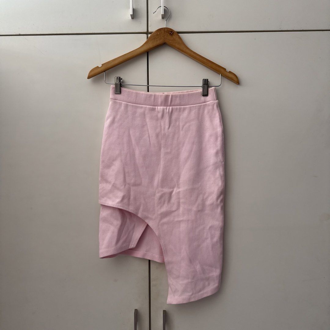 pink asymmetrical skirt (Category: Skirts) located in Paranaque City. Submitted by ursaturdayfaves (Listing ID 1467931079, Image 1). Description: .