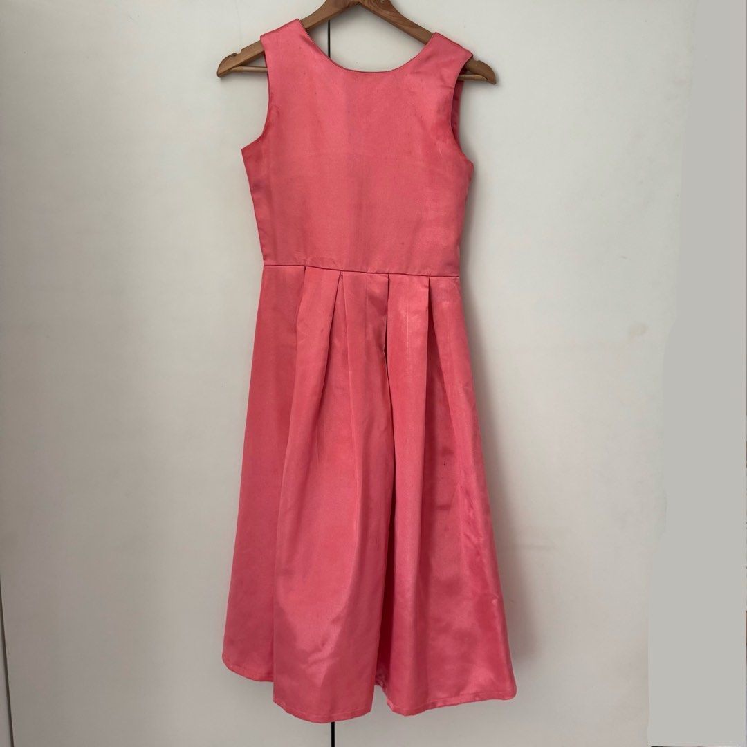 pink midi dress (Category: Evening dresses & gowns) located in Paranaque City. Submitted by ursaturdayfaves (Listing ID 1467972668, Image 1). Description: .