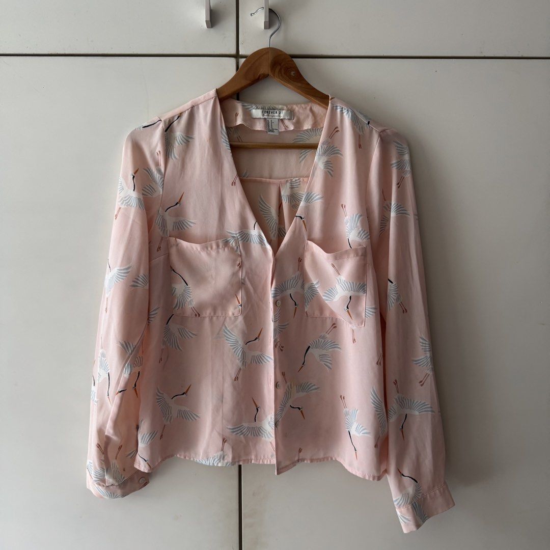 pink printed blouse long sleeves (Category: Longsleeves) located in Paranaque City. Submitted by ursaturdayfaves (Listing ID 1467920272, Image 1). Description: .