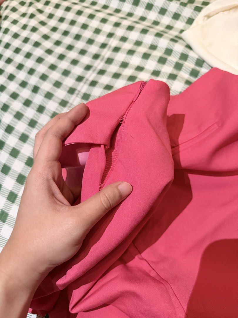 Pink Skorts Size 3XL (Category: Skirts) located in San Miguel. Submitted by matchalatte23_ (Listing ID 1467990115, Image 3). Description: - Style: Wrap front skirt shorts - Color: Bright pink - Size: 3XL (tag attached) - Details: Side zipper closure, back welt pockets - Material: 35% cotton, 65% polyester blend - Fit: Comfortable for everyday wear - Issue: may sira sa gilid, pwede tahiin.