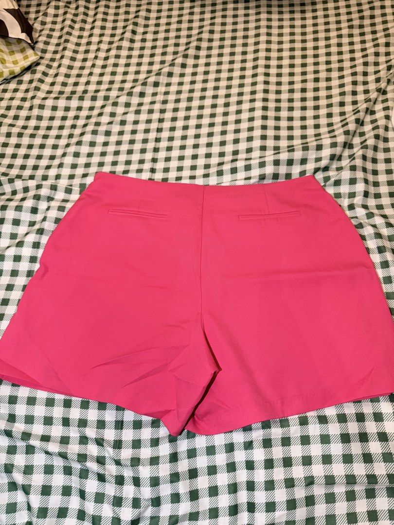 Pink Skorts Size 3XL (Category: Skirts) located in San Miguel. Submitted by matchalatte23_ (Listing ID 1467990115, Image 2). Description: - Style: Wrap front skirt shorts - Color: Bright pink - Size: 3XL (tag attached) - Details: Side zipper closure, back welt pockets - Material: 35% cotton, 65% polyester blend - Fit: Comfortable for everyday wear - Issue: may sira sa gilid, pwede tahiin.
