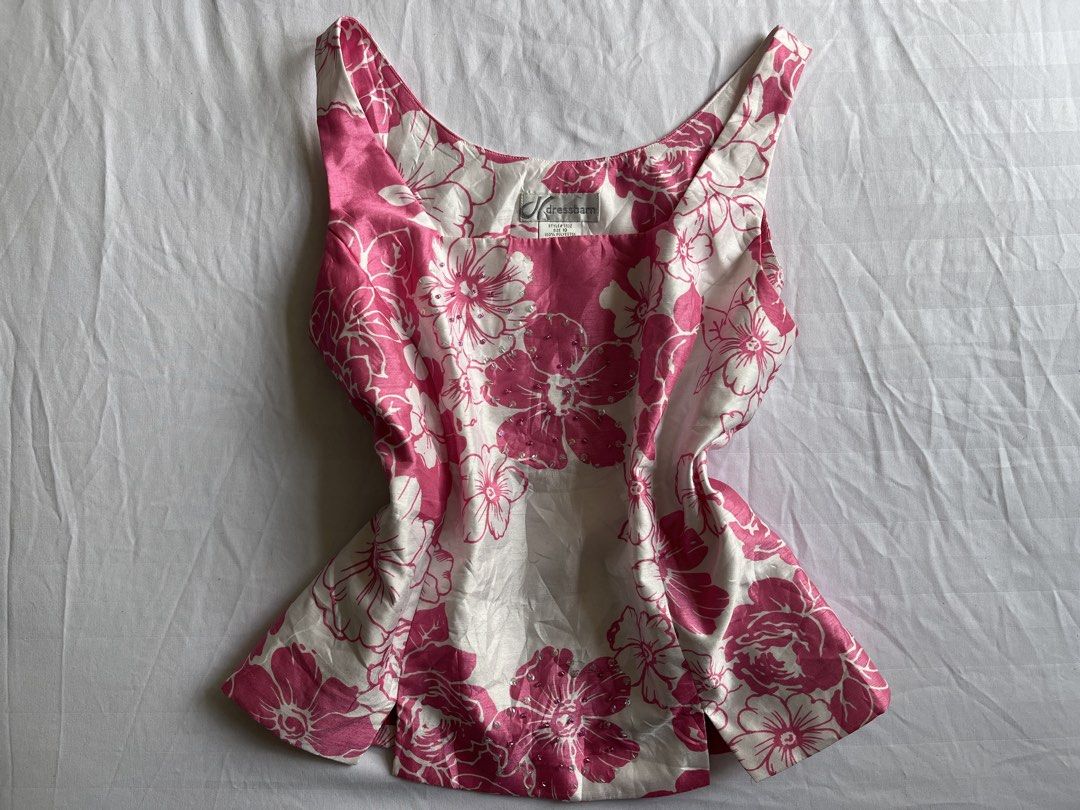 Y2K Pink White Floral Top (Category: Sleeveless) located in Quezon City. Submitted by grapejuiceblue2 (Listing ID 1467980768, Image 1). Description: 🏷️Dressbarn (size 10 on tag!) - never worn - rfs: decluttering - mop: gcash only - mod: lalamove/j&t - price + sf.