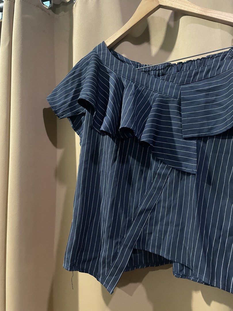 Pinstripe Off-Shoulder Ruffle Blouse Small (Category: Blouses) located in Quezon City. Submitted by smileclothingline (Listing ID 1467857587, Image 3). Description: 🚚Courier: J&T/Lalamove/Gogoexpress 📍Shipping fee depends on your location 💸Mode of Payment: BPI/Gcash/Paymaya ‼️Payment first, only then will ship the item.