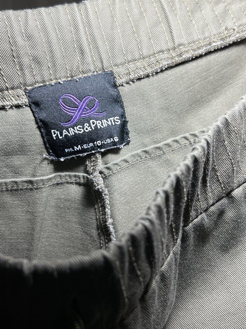 Plains & prints green pull on trousers (Category: Jeans) located in Las Pinas. Submitted by jilanah (Listing ID 1468012279, Image 2). Description: Elastic waistband Cuffed hems.