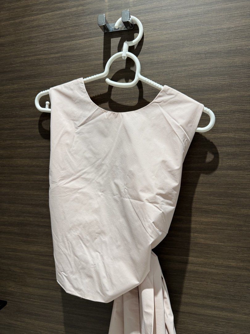 Plains and Prints Blush Top (Category: Sleeveless) located in Taguig. Submitted by agclim (Listing ID 1467935480, Image 3). Description: From the Plains and Prints x Vania Romoff x Mark Bumgarner line Its a blush top! The lighting from the photo is a bit harsh. But its blush. Soft pink. RFS decluttering Worn once! Beautiful top but I have a similar one already.