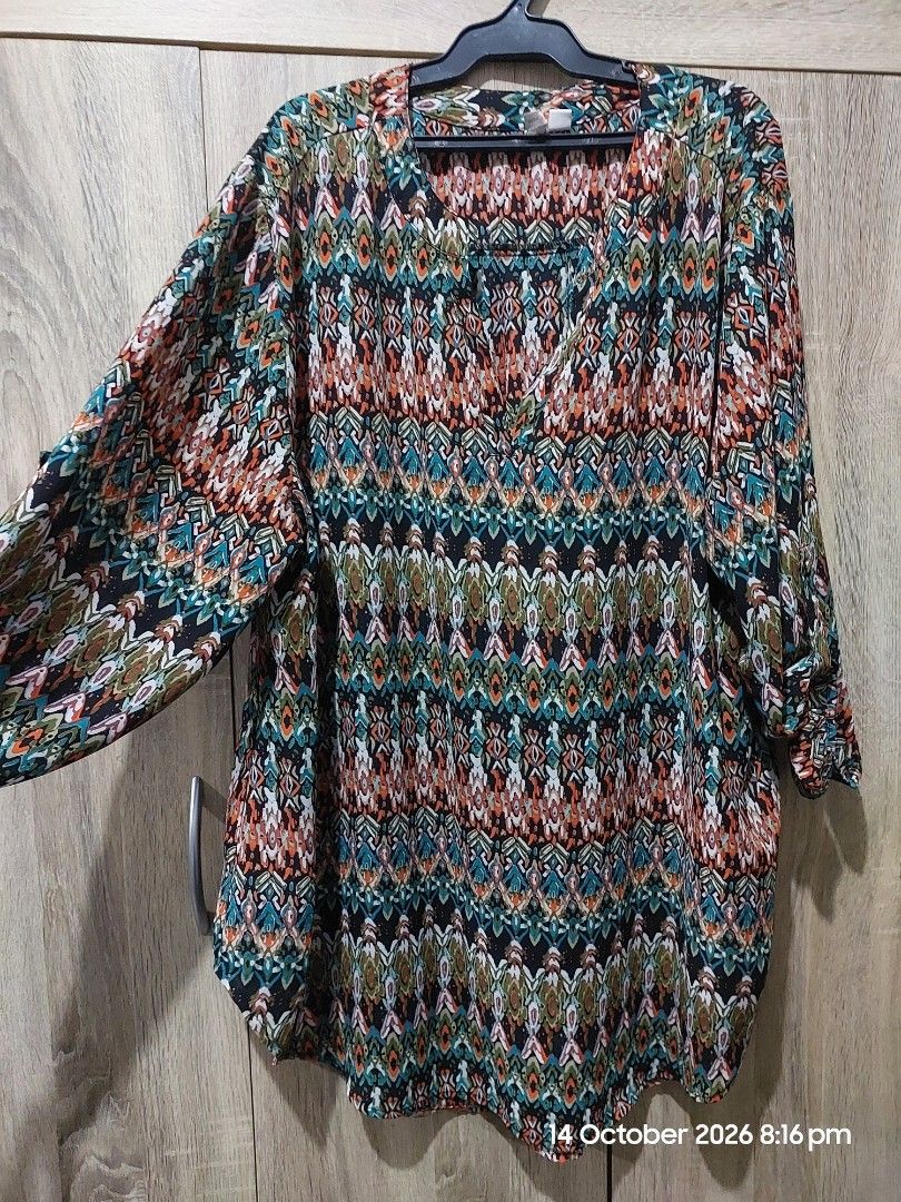 Plus size printed tunic top 18/20W (Category: Blouses) located in Makati City. Submitted by grande.taille.by.ab (Listing ID 1467967377, Image 2). Description: - Style: Multicolor patterned tunic blouse with a relaxed fit and easy slip-on design - Size: 18/20W - Neckline: V-neck - Sleeves: Three-quarter length - Material: Lightweight, perfect for layering or wearing on its own with black leggings - Condition: Excellent (Ready to wear!).