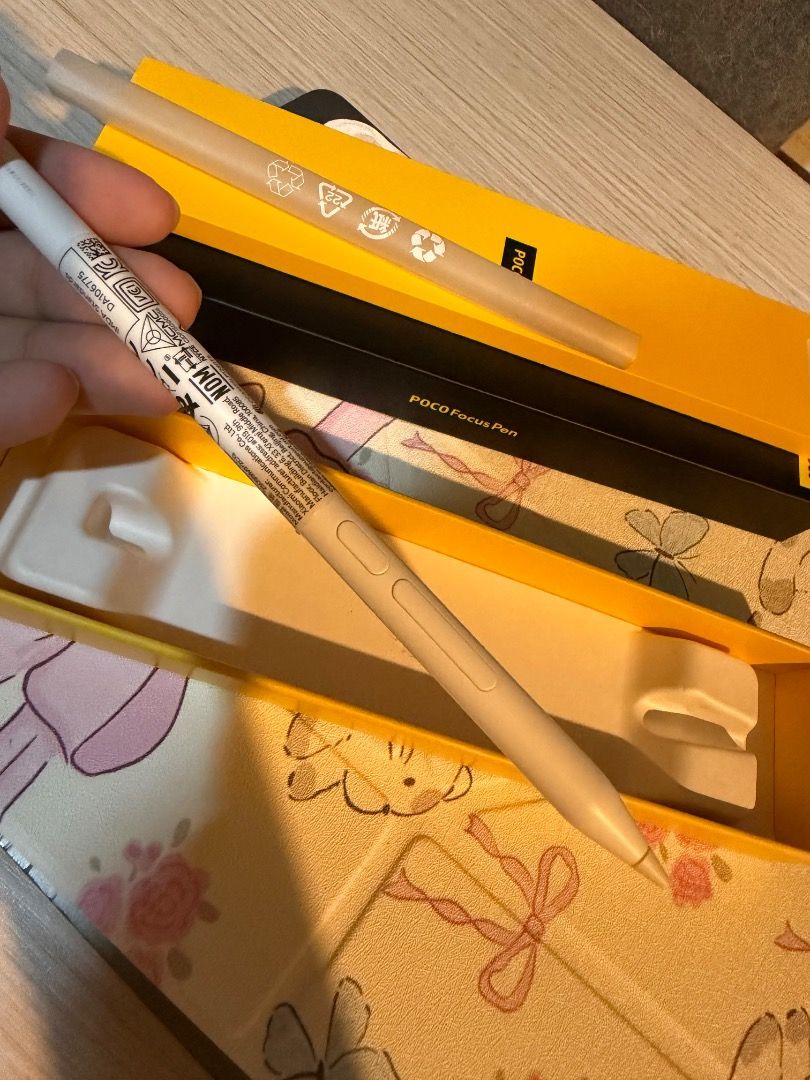 POCO Focus Pen / POCO Stylus (Category: Stationery & School Supplies) located in Macabebe. Submitted by vi.raijin (Listing ID 1467918802, Image 3). Description: COMPATIBILITY NOTE (Please Read Before Buying): • POCO Pad X1 • Xiaomi Pad 6S Pro 12.4 / Pad 7 / Pad 7 Pro / Pad 8 / Pad Mini Inclusions: • POCO Focus Pen • Original Box / Replacement nibs (still sealed) RFS: Not compatible with my Redmi Tab 2 Pro 📍 Location: Mandaluyong 📦 Shipping via 