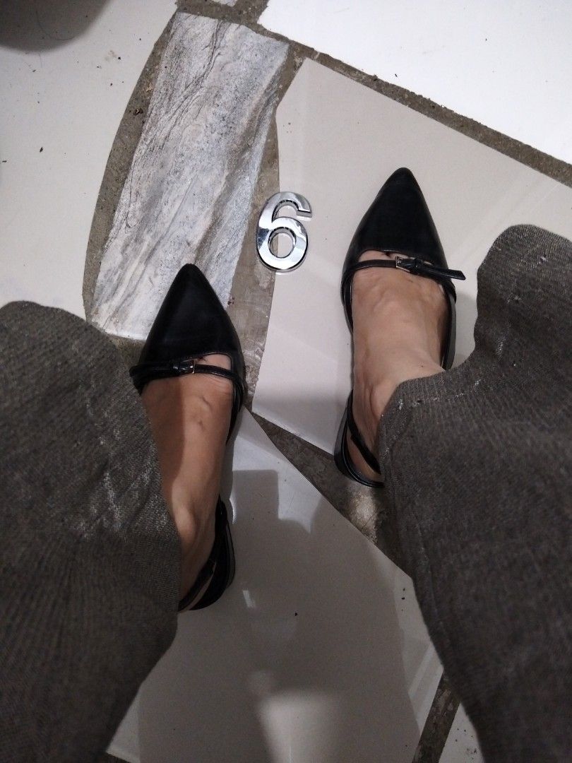 Pointed Shoes (Category: Sandals) located in El Salvador. Submitted by francheskaukayukay (Listing ID 1467855741, Image 1). Description: .