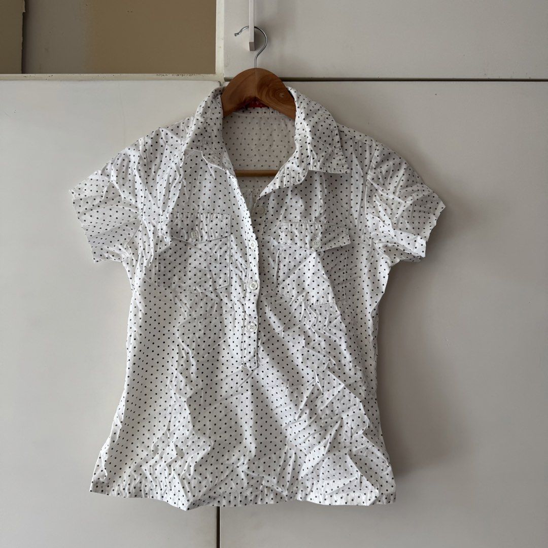 polka dots blouse w/ pocket details (Category: Blouses) located in Paranaque City. Submitted by ursaturdayfaves (Listing ID 1467945157, Image 1). Description: .