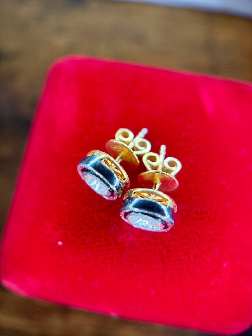 POLKI DIAMOND EARRINGS (Category: Earrings) located in Baguio. Submitted by asna_taku (Listing ID 1467939666, Image 3). Description: 💎 POLKI DIAMOND EARRINGS Simple at first glance—but look closer. ✨ These natural Polki diamonds have that beautiful old-world, organic character that makes Polki jewelry so special. Not overly polished or uniform—the charm is in the natural look and unique faceting. 💎 Natural Polki Diamonds — approx. 0.21ct total 