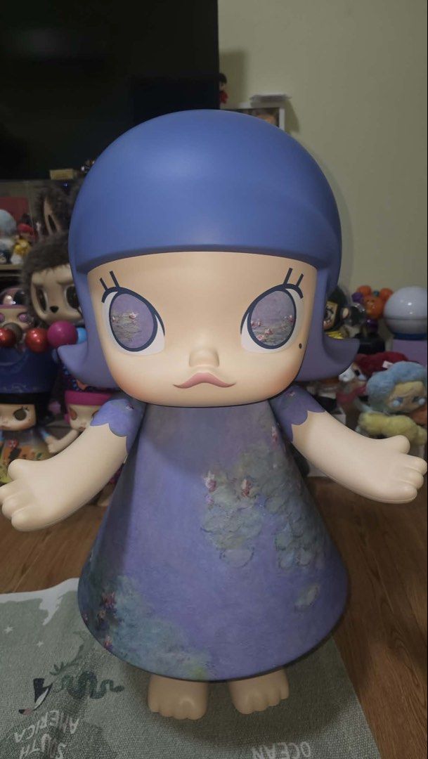 Popmart Royal Molly Monet 1000% (Category: Action & Battle Toys) located in Pasay City. Submitted by piaaaaa_952 (Listing ID 1467852092, Image 1). Description: Will deliver within MM No box but with authenticity card .