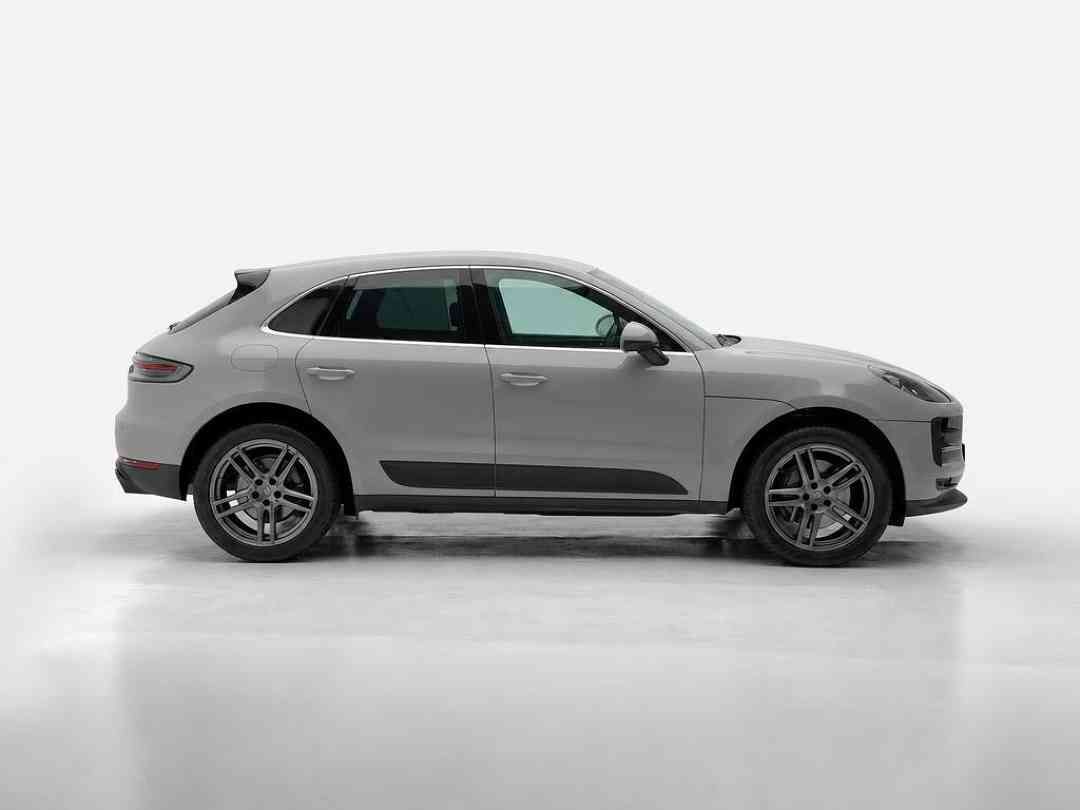 Porsche Macan S PDK 3.0 (A) (Category: Used Cars) located in Singapore. Submitted by vincar_pre-owned (Listing ID 1467902237, Image 2). Description: Low Mileage & Well Maintained. Extremely well taken care off in pristine condition. S Variant for additional power and responsive Drive! One of the most sporty SUVs in the Market! Contact us today today to arrange a viewing for this unit at the V1NCAR Pre-Owned Showroom now! Accessories: Heated/Venti