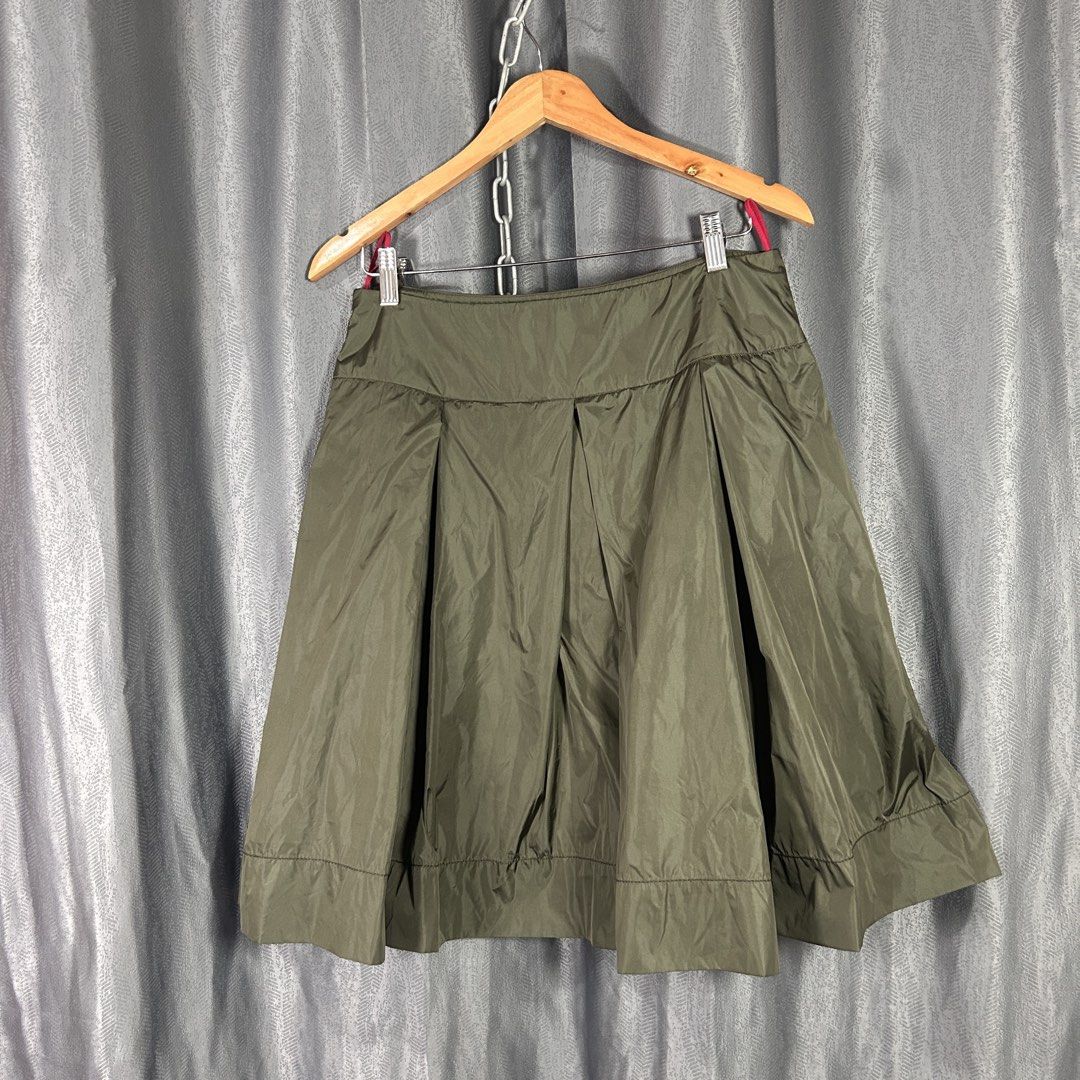 PRADA - PLEATED NYLON POPLIN SKIRT (Category: Skirts) located in General Mariano Alvarez. Submitted by manosegunda4117 (Listing ID 1467908796, Image 3). Description: PRADA - PLEATED NYLON POPLIN SKIRT Size 42 Waistline - 30 in Length - 23 in Made in Italy Excellent Condition Price: PHP 2,000 + shipping fee.