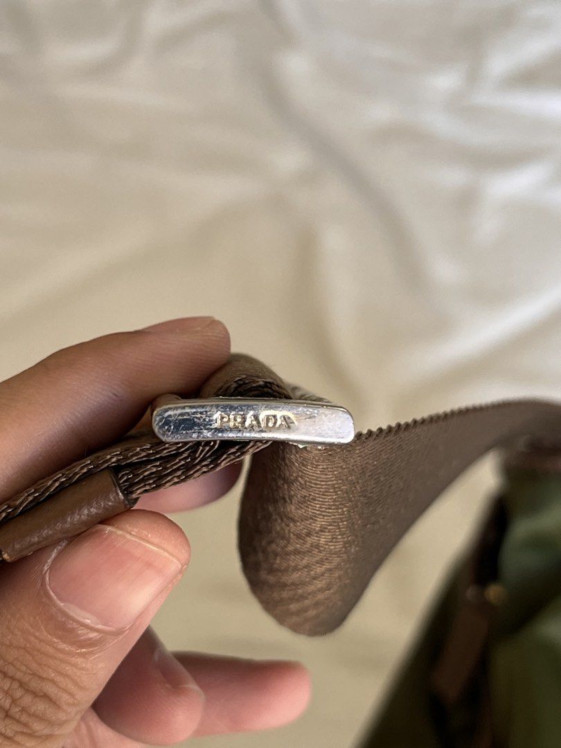 Prada Messenger Bag (Category: Luxury Bags & Wallets) located in Antipolo. Submitted by itsme_ghelsonn (Listing ID 1467975145, Image 2). Description: .