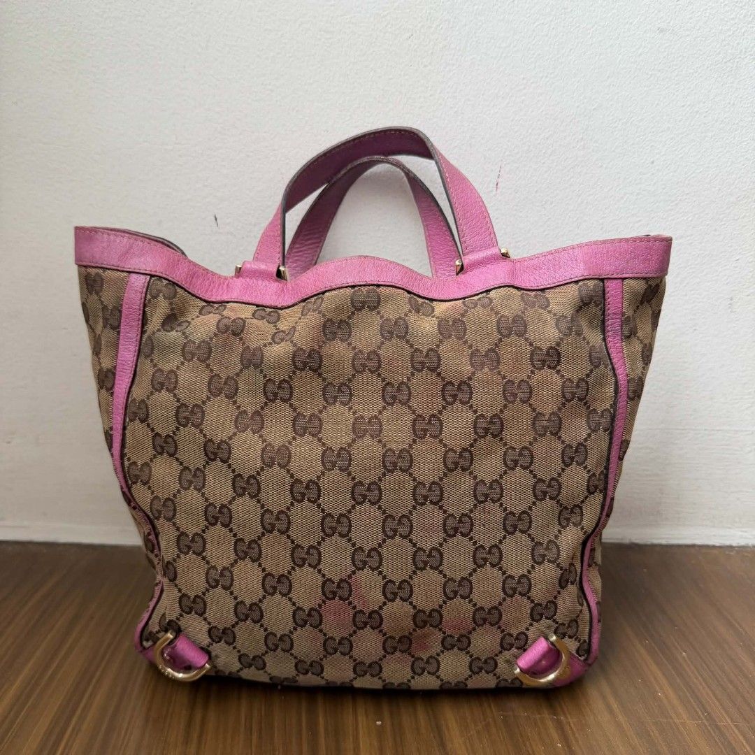 PRE OWNED AUTHENTIC GUCCI GG ABBEY BAG (Category: Luxury Bags & Wallets) located in Paranaque City. Submitted by Glamfahd (Listing ID 1467913342, Image 3). Description: Pre Owned Authentic GUCCI GG Bag Inclusion/s: None Condition Well Used condition Marks on exterior Marks on interior Bag is really a great buy! Please manage your expectations as you are buying an authentic second hand item at a fraction of the cost.