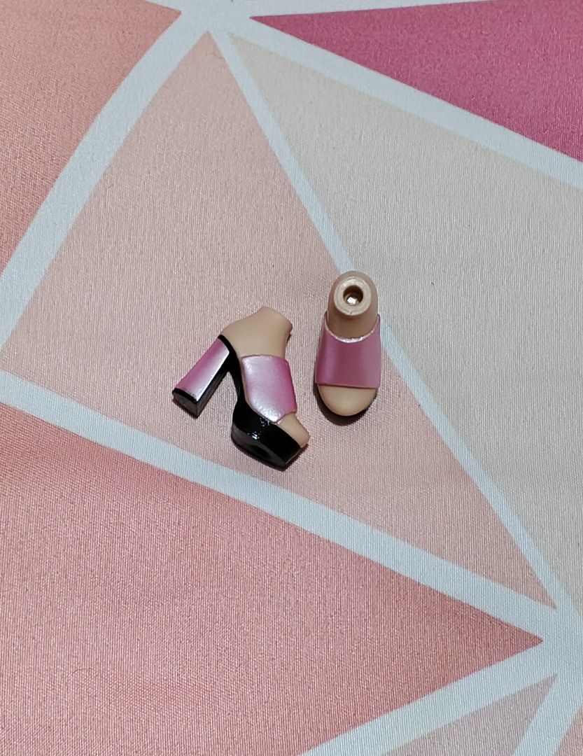 Preloved Bratz Doll Heels #1 (Category: Kids Toys) located in Manila. Submitted by pinkypromise2025 (Listing ID 1467897145, Image 1). Description: ✨ SALE ✨ Preloved Bratz Doll Heels 🌸 - Cloe Skin Tone Minimal flaws, as it's a preloved item. 📍 Location: Quezon City 💸 MOP: Gcash 📦 Courier service: J&T and Lalamove 🫶🏼 Note: SF not included PM for more info..
