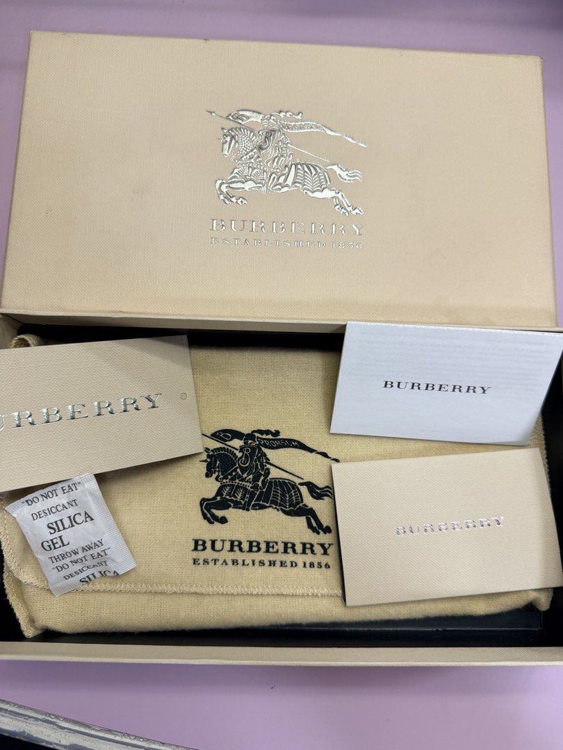 Preloved Burberry Continental Long Wallet (Category: Luxury Bags & Wallets) located in Manila. Submitted by kathsy_16 (Listing ID 1467970226, Image 2). Description: Rfs: decluttering Quality of the wallet is well-used so the imperfections can be seen in pictures (loose thread, scrapped leather, scratches) Thats why I’m selling very low. Authentic Burberry long wallet in classic check canvas - Luxurious brown leather interior with multiple card sl