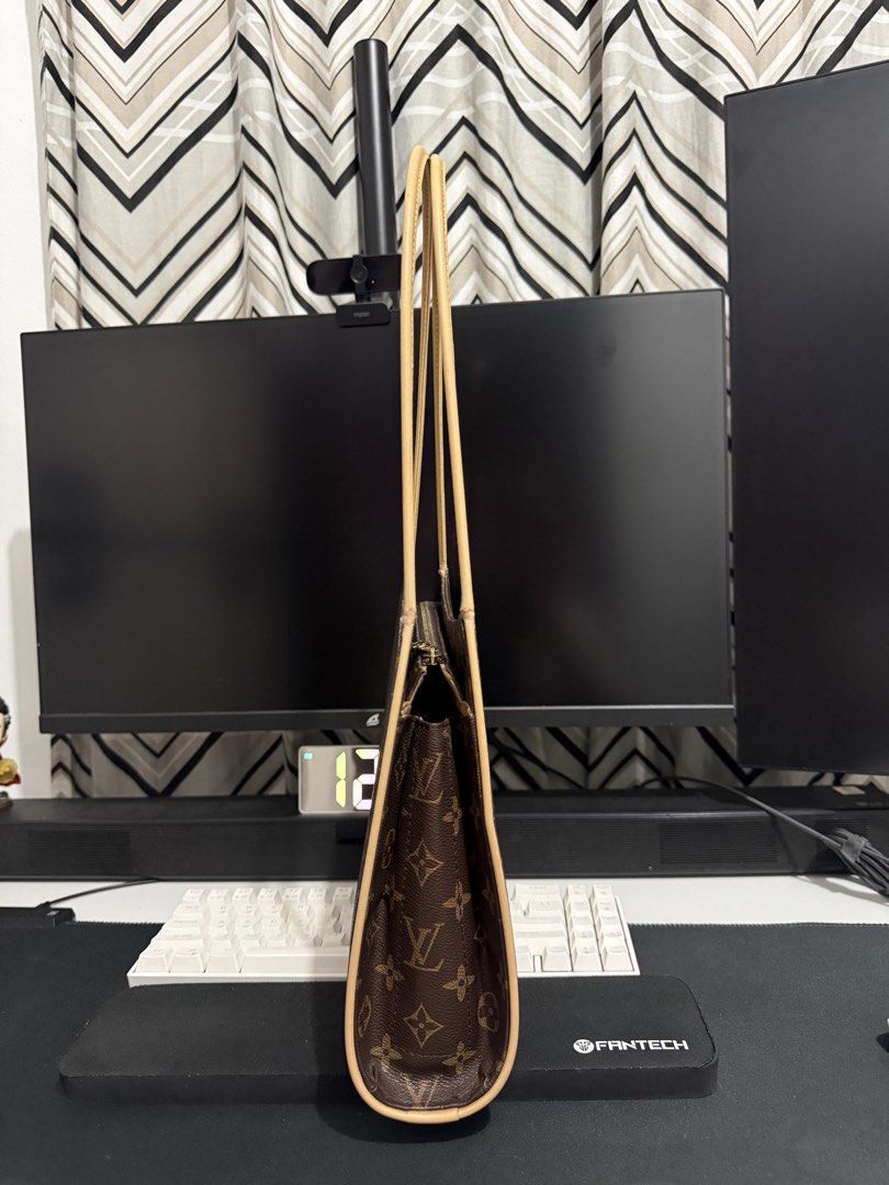 Preloved LV with free wallet (Category: Shoulder Bags) located in Quezon City. Submitted by annefaulan (Listing ID 1468048982, Image 3). Description: Selling my preloved LV bag & giving the wallet for free. No issue. Can ship via Lalamove or J&T. PM if interested ‼️.