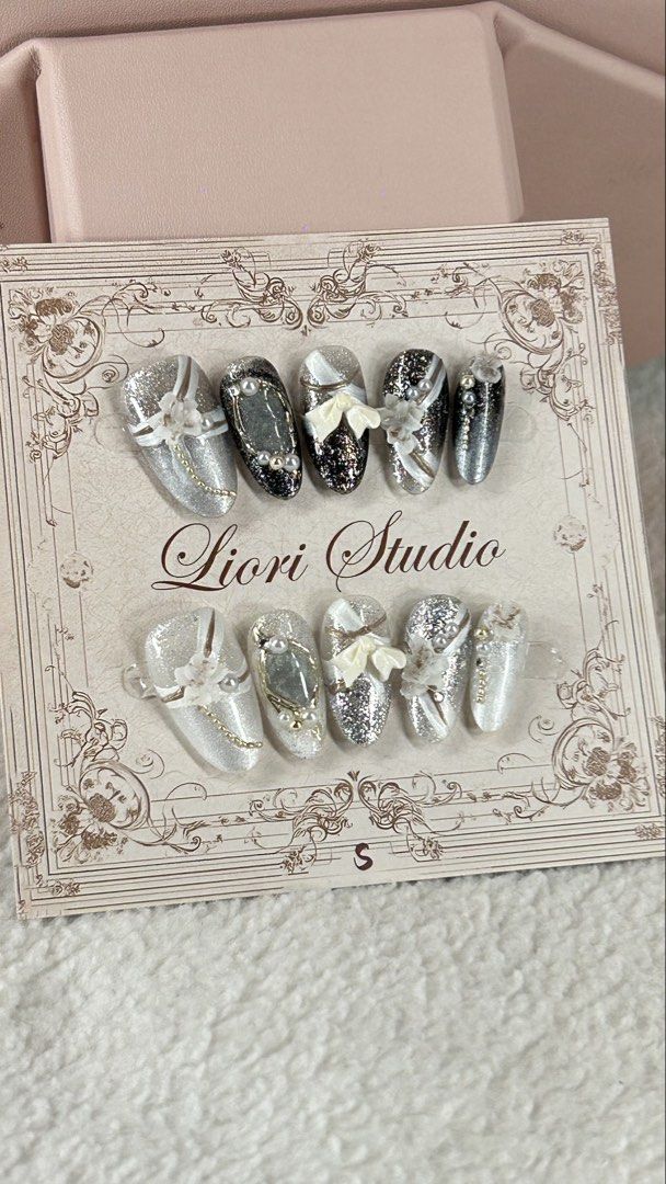 Premium Handmade Press-On Nails (Category: Hands & Nails) located in Manila. Submitted by zaralagrim41918 (Listing ID 1468058142, Image 1). Description: Original price : ₱649 Condition : like new (tried only for fitting) Size : S Inclusions: nail set, nail file, alcohol pads, sticky tabs RFS : decluttering my personal nail collection.