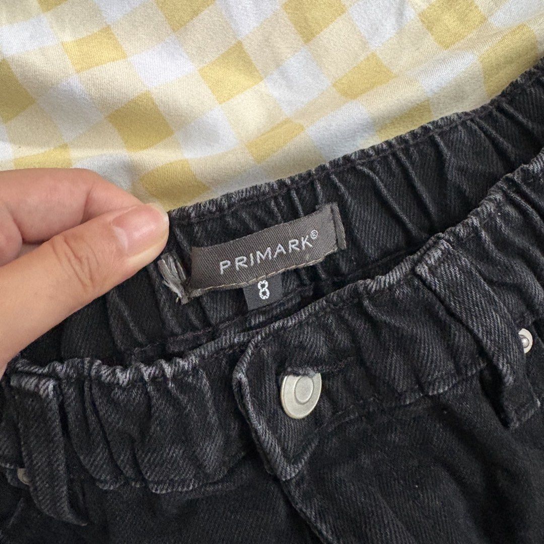 Primark Black Denim Shorts (Category: Shorts) located in Rizal. Submitted by mile.milanes (Listing ID 1467889503, Image 2). Description: Washed it already but haven’t worn yet. Actual pictures are uploaded. RFS: too wide on the thigh part. it’s designed for girls with thick thighs :) Sizing is accurate. My waist measurement is 26 inches, but it can still accommodate a size 27 because of the elastic at the back. Message me if you have any question