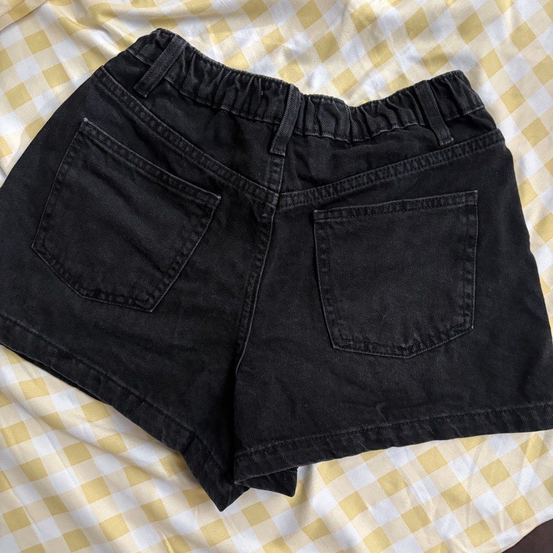 Primark Black Denim Shorts (Category: Shorts) located in Rizal. Submitted by mile.milanes (Listing ID 1467889503, Image 3). Description: Washed it already but haven’t worn yet. Actual pictures are uploaded. RFS: too wide on the thigh part. it’s designed for girls with thick thighs :) Sizing is accurate. My waist measurement is 26 inches, but it can still accommodate a size 27 because of the elastic at the back. Message me if you have any question
