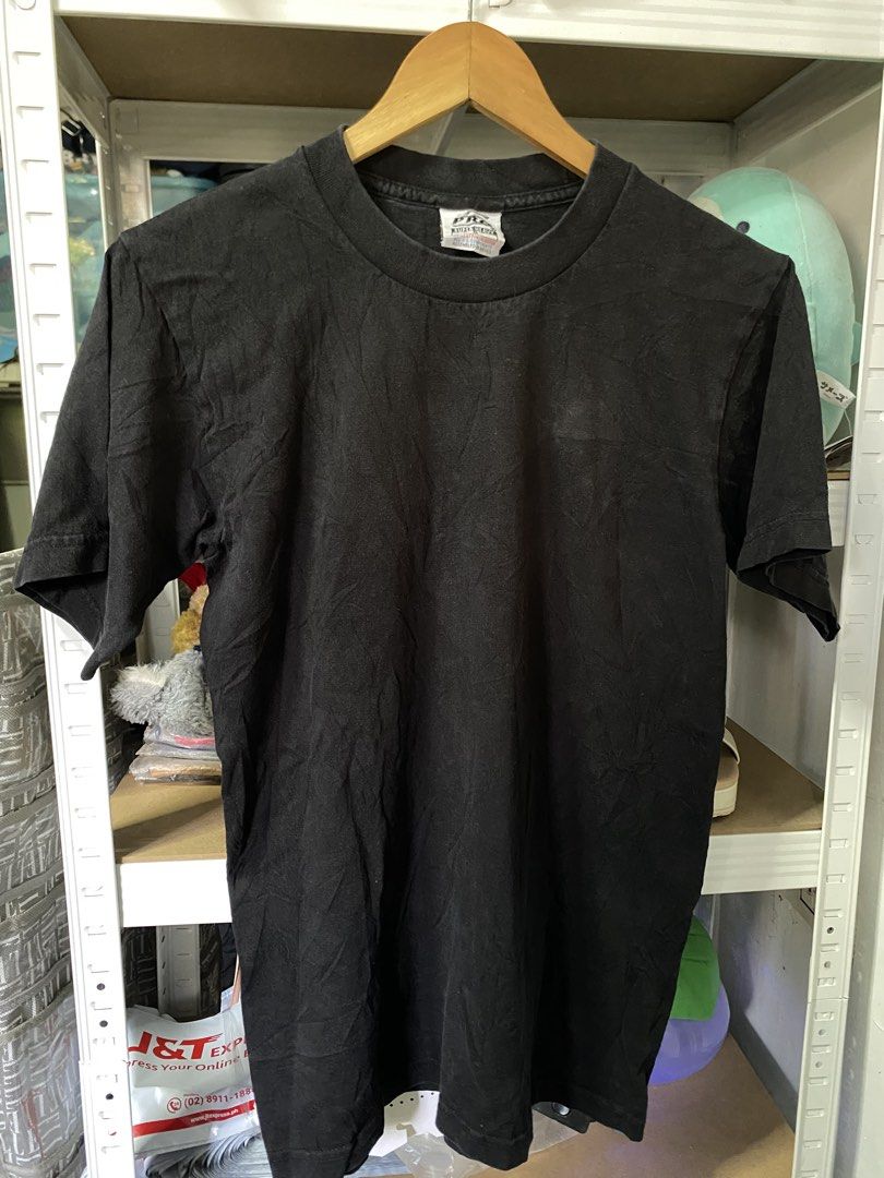Pro Super Heavy Black T-Shirt Size S (Category: Tshirts & Polo Shirts ) located in Manila. Submitted by kuya_moto (Listing ID 1467889295, Image 1). Description: - Brand/Model: Pro Super Heavy Tee - Color: Black - Size: Small (Standard Fit) - Material: 100% thick & durable cotton - Design: Classic crew neck, simple plain style - Perfect essential basic for daily outfits.