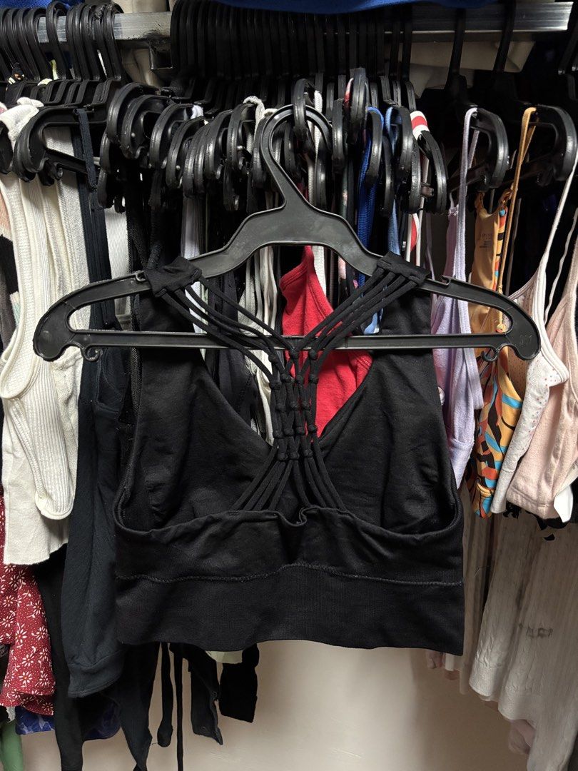 PRO-FIT sleeveless (Category: Sleeveless) located in Pila. Submitted by isabelasthriftclothes (Listing ID 1467958476, Image 2). Description: .