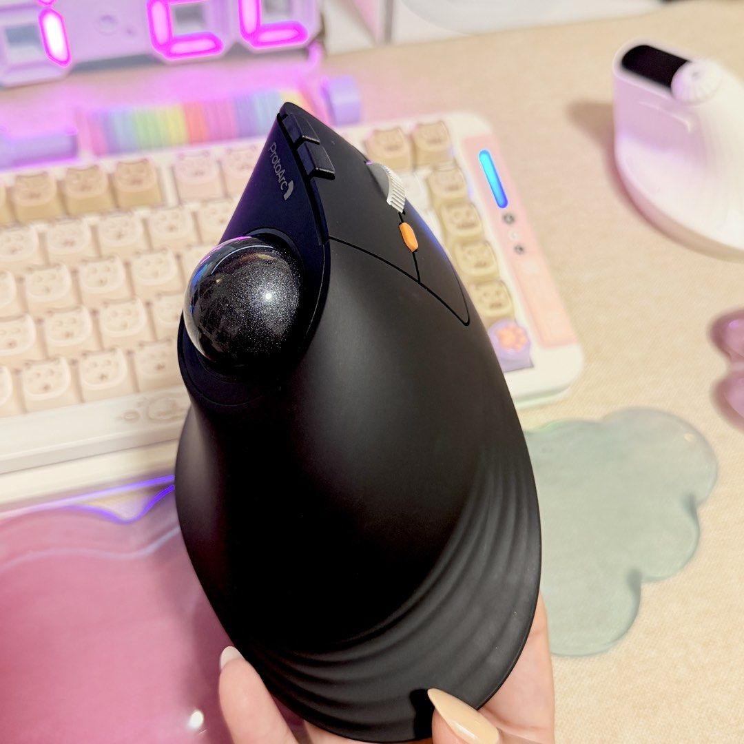 ProtoArc EM05 NL Ergonomic Wireless Trackball Mouse (Category: Mouse & Mousepads) located in Angeles City. Submitted by ohmysushi_ (Listing ID 1467901312, Image 2). Description: Authentic ProtoArc EM05 Ergonomic Trackball Mouse See last photo for the specs Bought for ₱2k+ at PixelPlay Used for a day just to test the grip FREE SHIPPING around Luzon area only‼️ RFS: I prefer using a smaller mouse Comes with USB type C charging cable & ISB receiver 