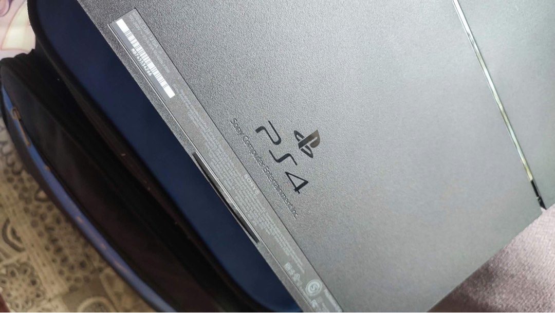 PS4 (Category: PlayStation) located in San Pablo. Submitted by vernikas (Listing ID 1467980411, Image 3). Description: Ps4 500gb 2 controller (1charger cable) Power cable, hdmi Bag 3 games 9k.