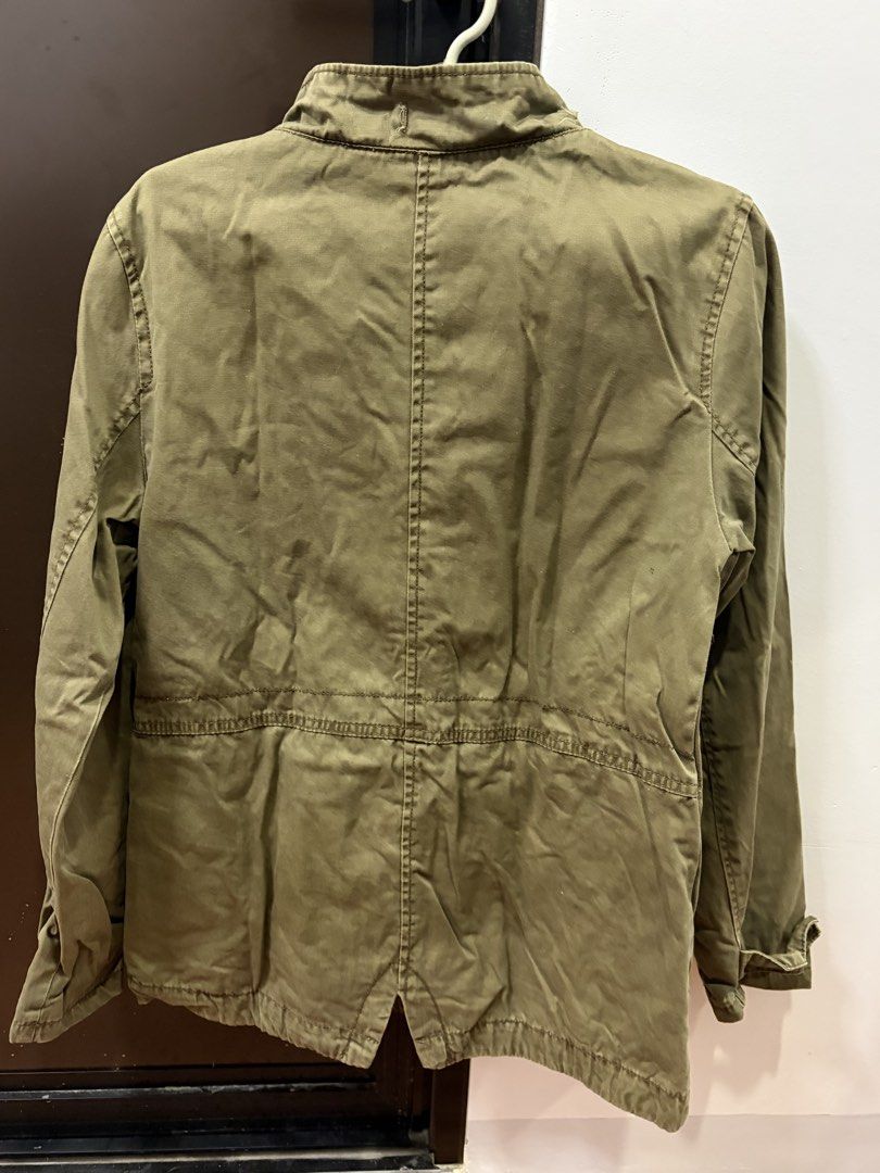Pull & Bear Utilitaruan Jacket (Category: Coats, Jackets and Outerwear) located in Taguig. Submitted by beelauver (Listing ID 1467971538, Image 2). Description: .