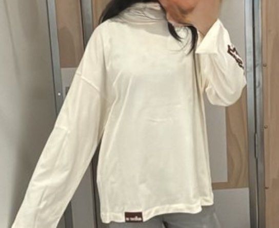 pull and bear (Category: Tops) located in Selayang. Submitted by ziqkyna (Listing ID 1467904343, Image 1). Description: Oversized .