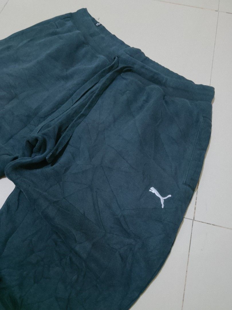 PUMA baggy navy sweatpants (Category: Joggers) located in Cagayan de Oro. Submitted by cjsthrifts (Listing ID 1467870296, Image 2). Description: W: Free (XL) L: 38 T: 15.5 H: 8.5 Condition: Excellent Issue: None Color rating: 9.3/10 Overall rating: 9.3/10 350 shipped.