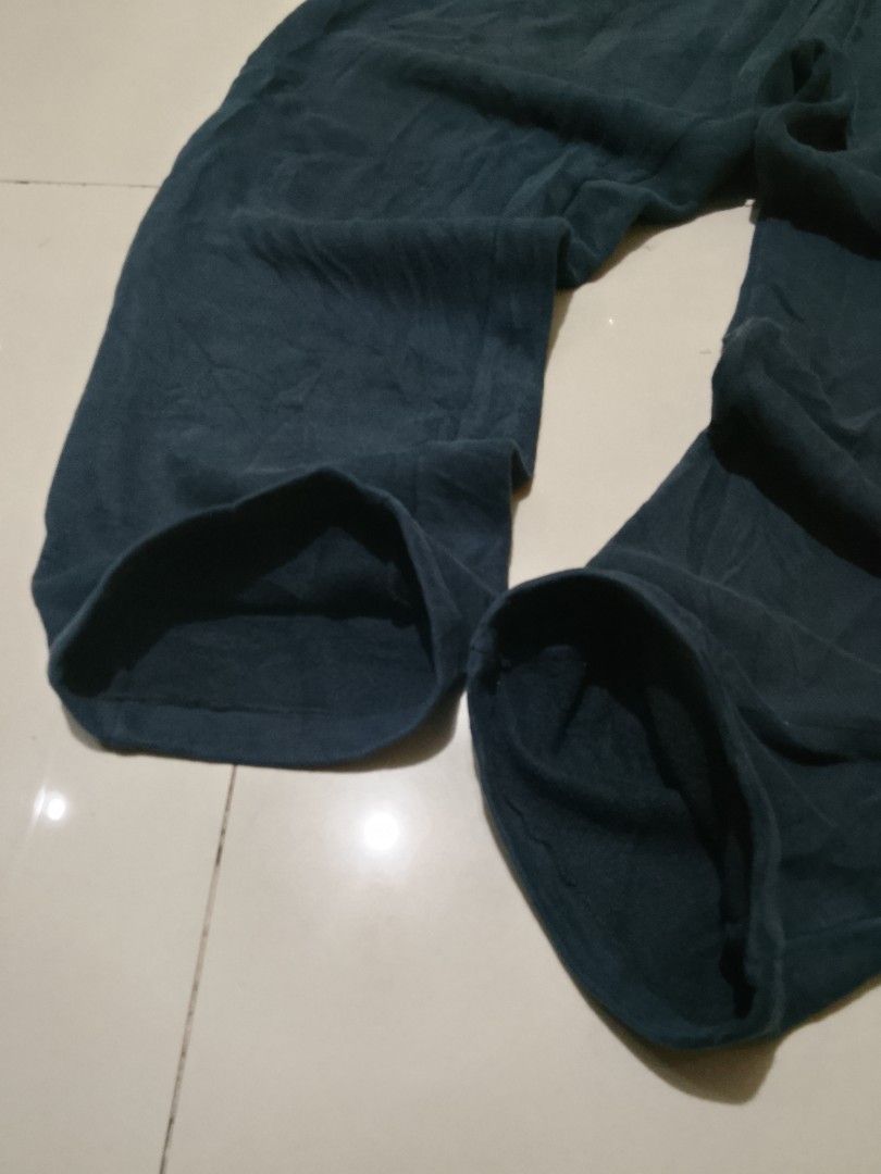 PUMA baggy navy sweatpants (Category: Joggers) located in Cagayan de Oro. Submitted by cjsthrifts (Listing ID 1467870296, Image 3). Description: W: Free (XL) L: 38 T: 15.5 H: 8.5 Condition: Excellent Issue: None Color rating: 9.3/10 Overall rating: 9.3/10 350 shipped.