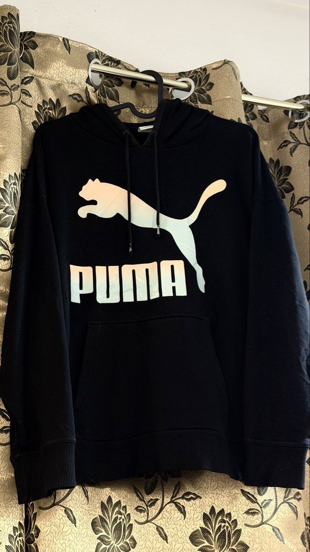 Puma Black Hoodie XL Gradient Logo (Category: Hoodies) located in Manila. Submitted by johnlee0212 (Listing ID 1467995044, Image 1). Description: - Brand new Black Puma hoodie with original tags intact (Style: 531385 71) - Size: XL Asia - Eye-catching large gradient logo on the chest shifting from orange to light blue - Classic drawstring hood and convenient front kangaroo pocket - Comfortable ribbed cuffs and hem for a snug fit - Clean fabric, n