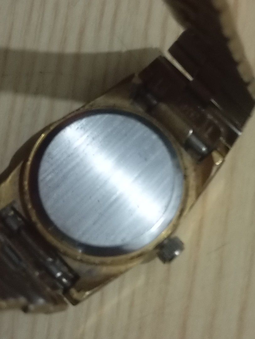 Quartz (Category: Women's Watches) located in Las Pinas. Submitted by quick_deals_great_finds2 (Listing ID 1468030996, Image 3). Description: Good working condition with battery 25mm small fits wrist 6.5 inches.