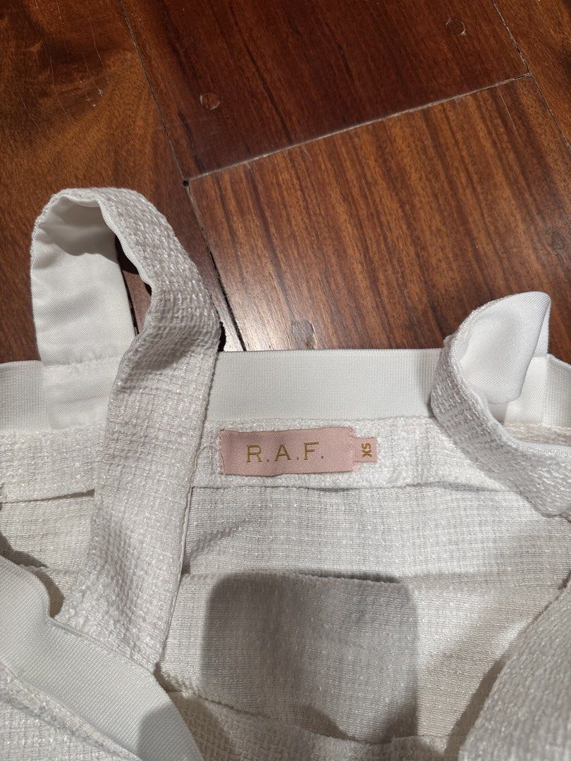 R.A.F. White Knit Crop Top (Category: Sleeveless) located in San Juan City. Submitted by gj10_ (Listing ID 1467992082, Image 2). Description: • as good as new • pm for more details .