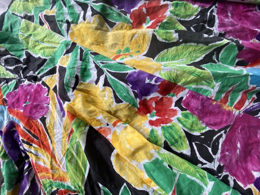 Ralph Lauren Floral Skirt (Category: Skirts) located in Dapitan. Submitted by bolandojh07634 (Listing ID 1468009376, Image 2). Description: - Brand: Ralph Lauren (Petite Size 10P / US L) - Material: 100% breathable cotton, soft and comfortable for tropical weather - Design: Vibrant multicolor tropical floral print with rich shades of pink, yellow, green, and black - Condition: Excellent pre-loved condition (Layer 4) - Care: Machine wash cold, han